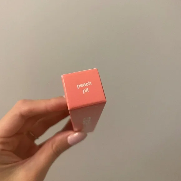 Rhode Peach Pit